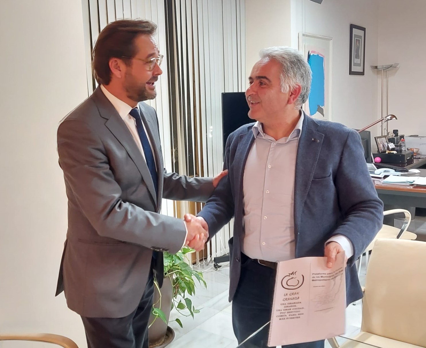 La Plataforma LA GRAN GRANADA se reúne para llevar su propuesta de fusión Granada y su área metropolitana con el Delegado del Gobierno de la Junta de Andalucía