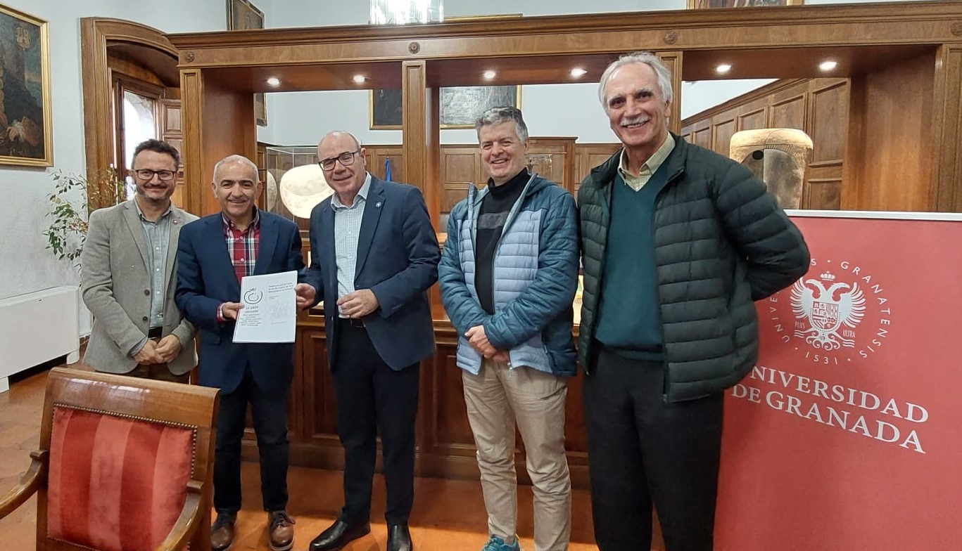 LA PLATAFORMA “LA GRAN GRANADA” SE  HA REUNIDO CON EL RECTOR DE LA UNIVERSIDAD DE GRANADA, EXCMO. SR. D. PEDRO MERCADO PACHECO, PARA LA FIRMA DE UN CONVENIO DE COLABORACIÓN.