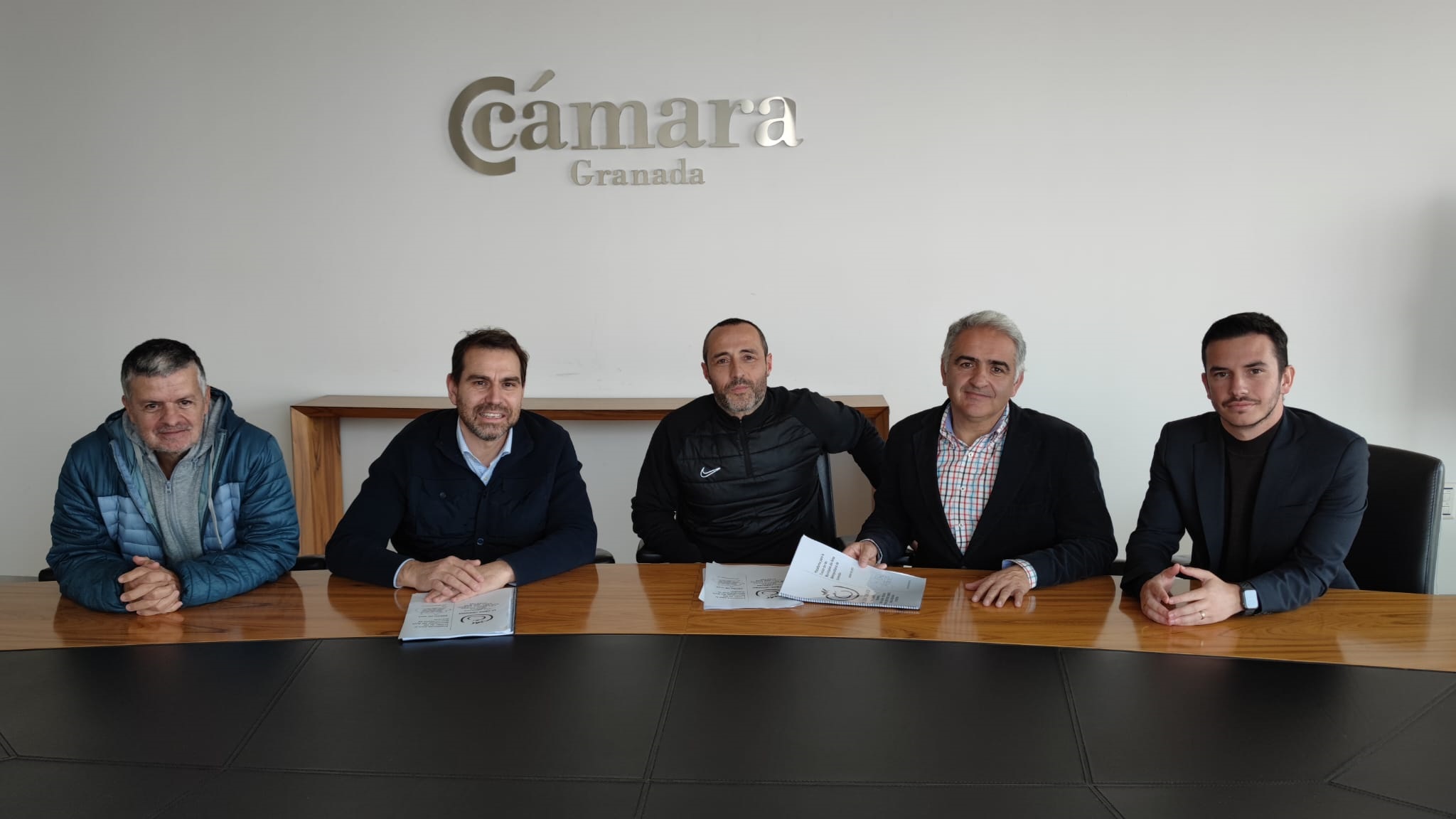 La Cámara de Comercio de Granada valora la fusión municipal que propone la Plataforma La Gran Granada