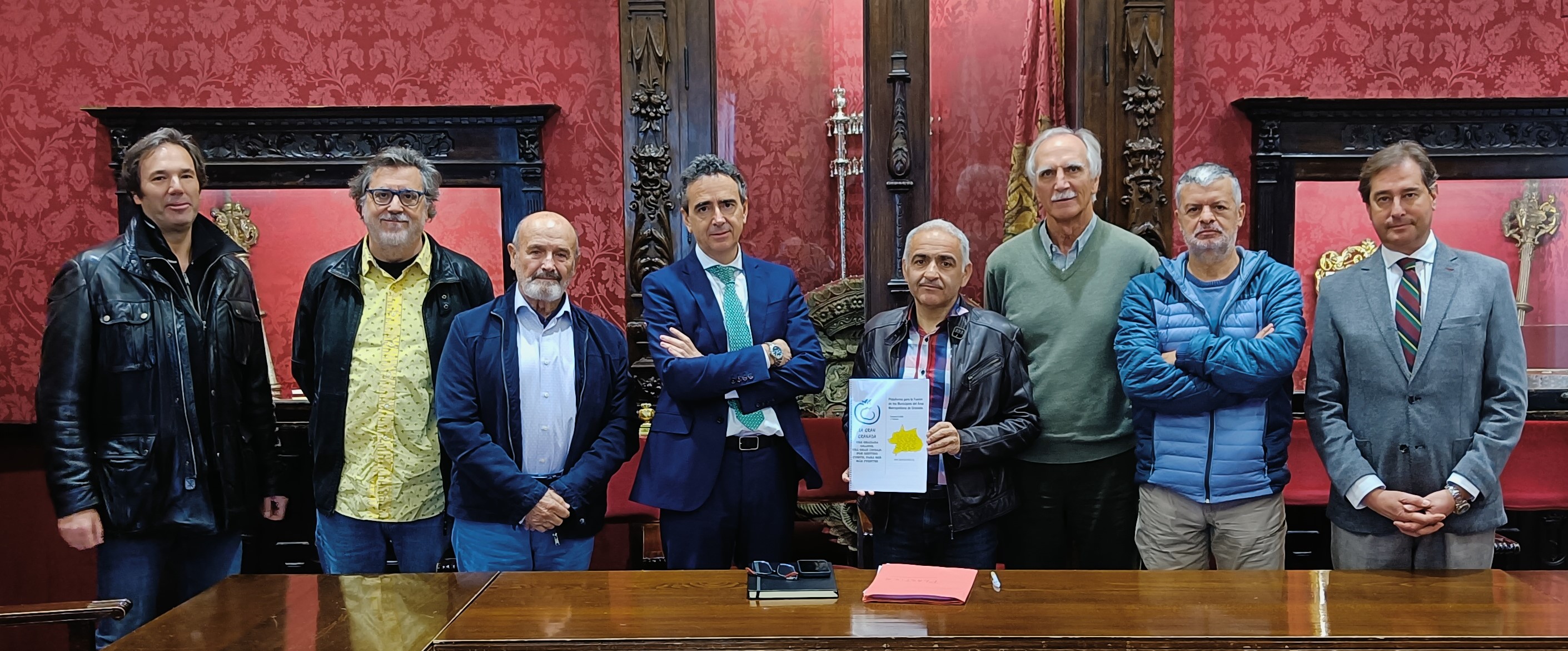 LA PLATAFORMA DE LA GRAN GRANADA ES RECIBIDA POR EL AYUNTAMIENTO DE GRANADA