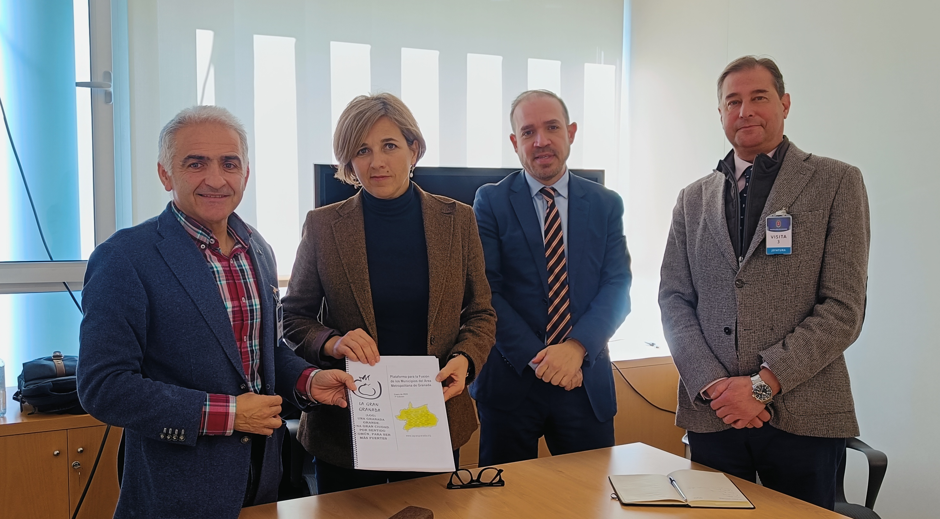 LA GRAN GRANADA (LGG) SE REÚNE CON LA CONCEJAL DE MOVILIDAD, AGENCIA URBANA, SOSTENIBILIDAD Y FONDOS NEXT GENERATION DEL AYUNTAMIENTO DE GRANADA, PARA MANIFESTARLE LA NECESIDAD DE FUSIONARNOS PARA MEJORAR LOS SERVICIOS A LA CIUDADANÍA